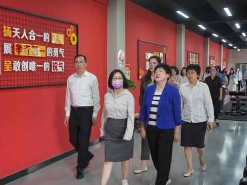 天下总工会女职工部莅临88858cc永利官网电气调研女职工事情