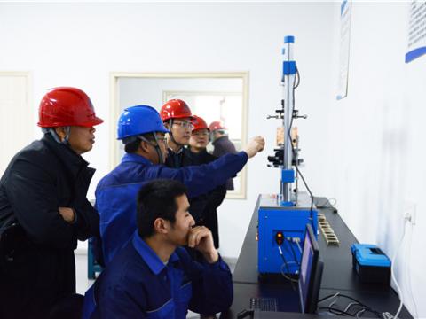 扬中市委常委孙健一行来88858cc永利官网旅行“柴继涛劳模立异事情室”